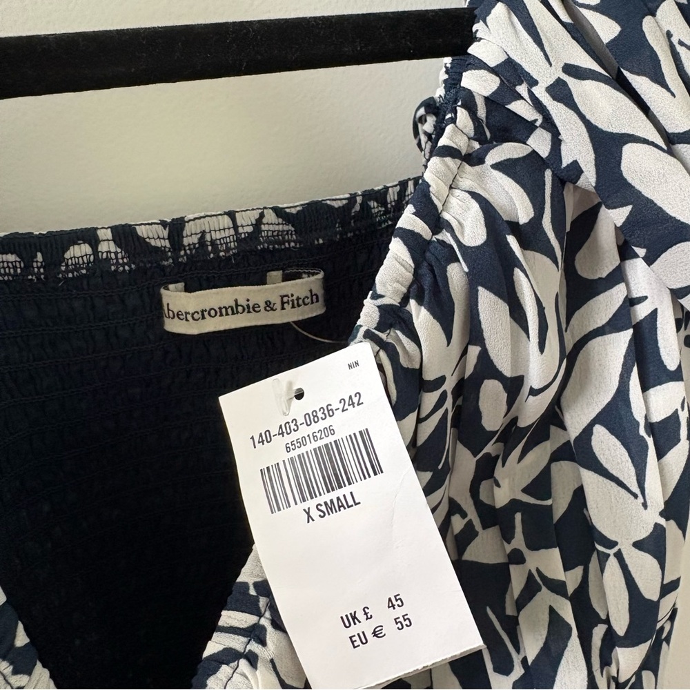 Abercrombie and Fitch Blouse - Picture 2 of 5